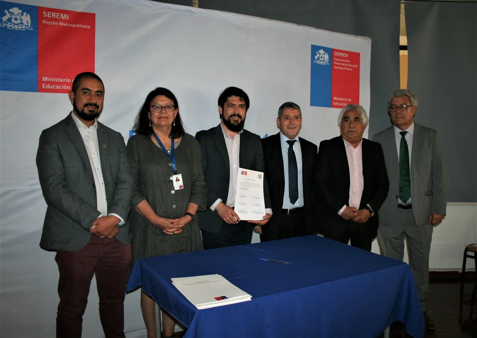 Orlando Vigorena en firma de convenio oficial con MINEDUC y DEPROV Santiago Oriente